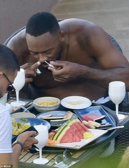 Le Fils De Michael Jordan A t Surpris En Train De Sniffer De La 