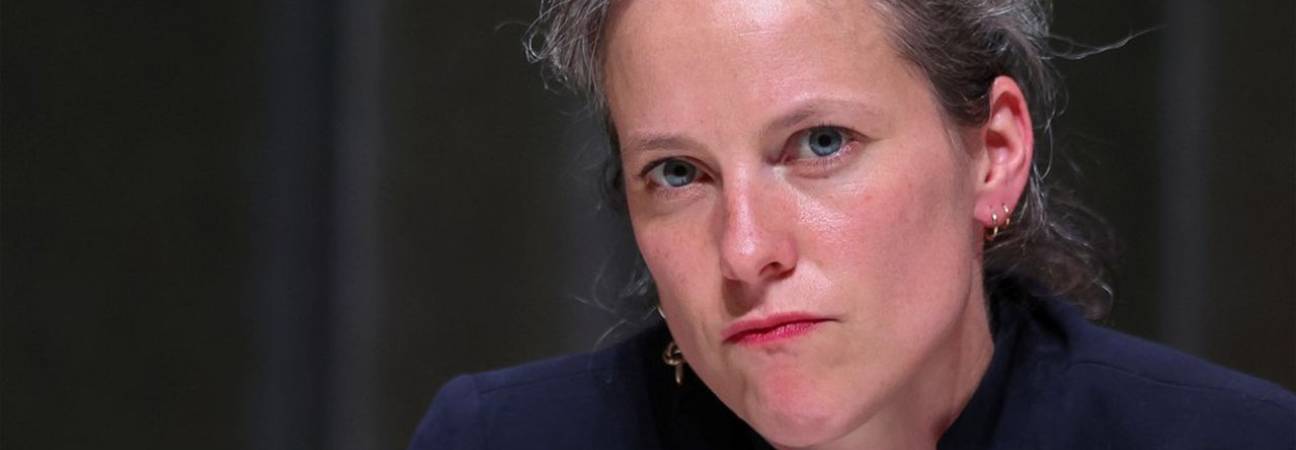 lucie castets 51000euros
