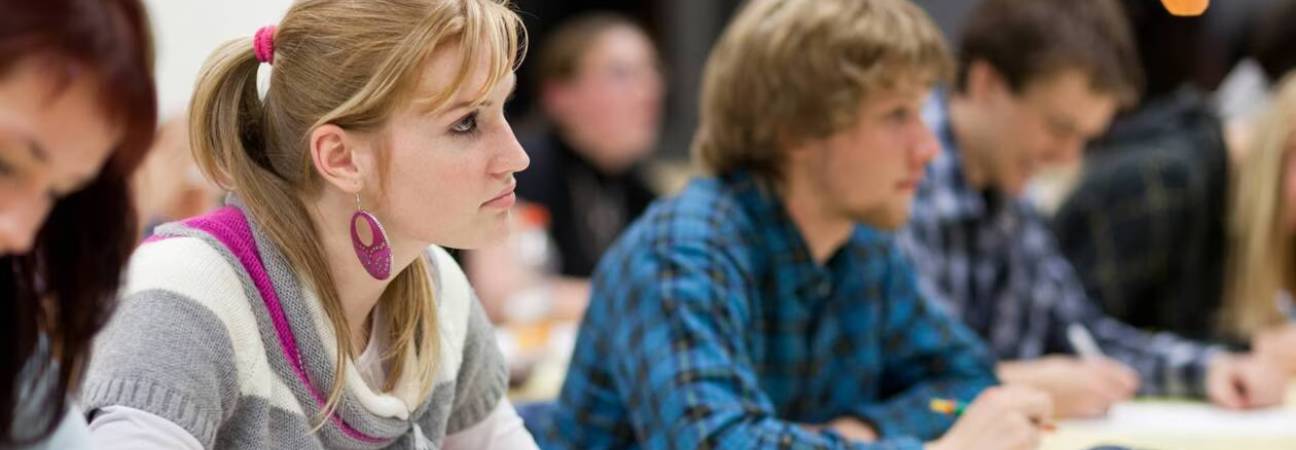 debouches information communication