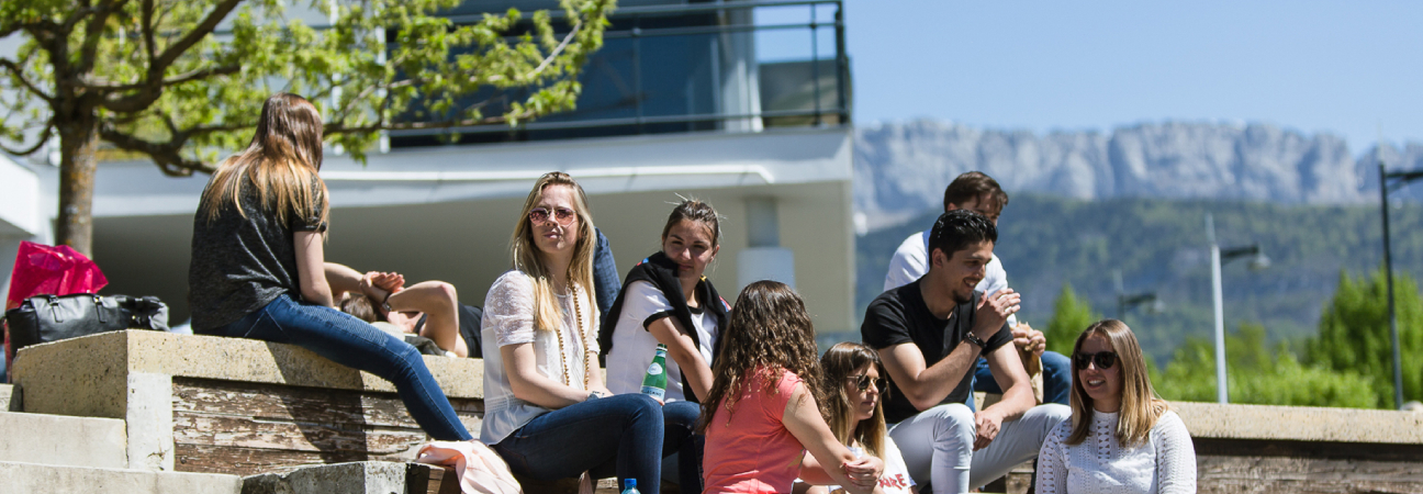 etudiant heureux ecole