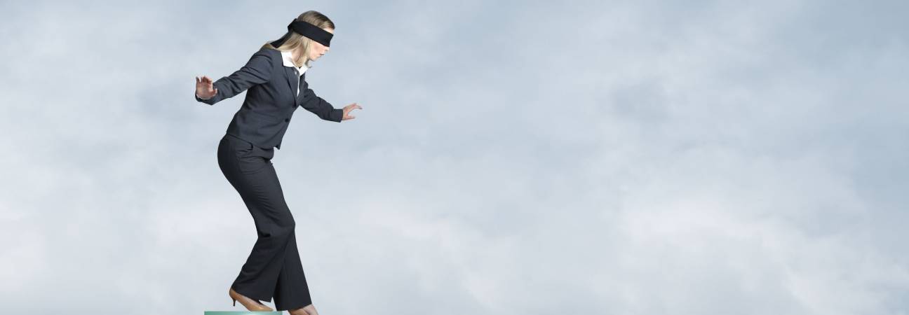 femme falaise verre