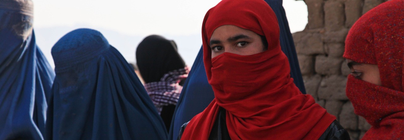 femmes afghanistan interdit parler