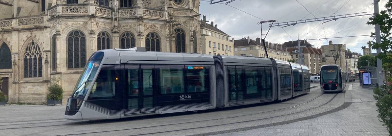 caen tram agression