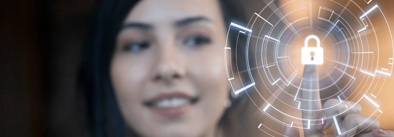 femme cybersecurite