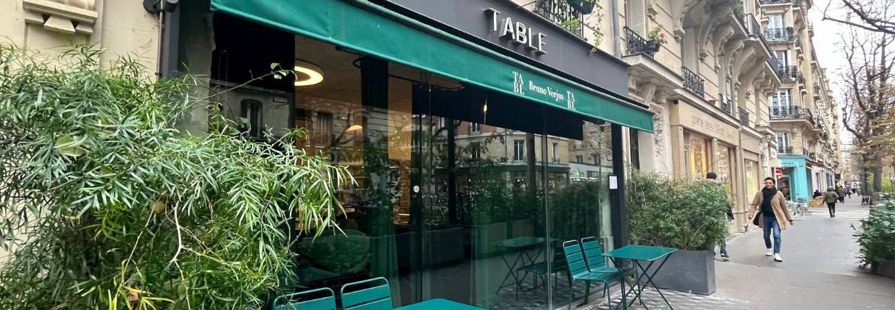 restaurant table paris