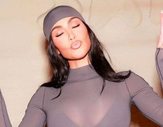 kim kardashian string poilus
