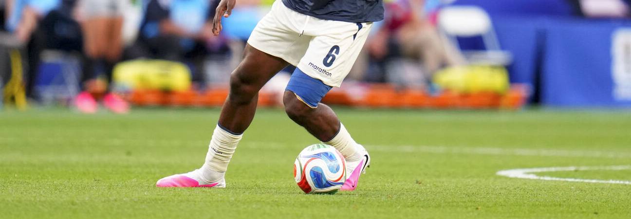 crampons rose 2026