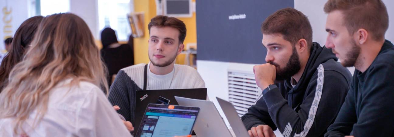 reworld media rachat digital college