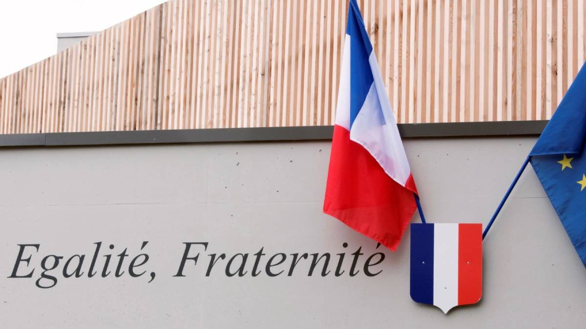 eric ciotti drapeau francais