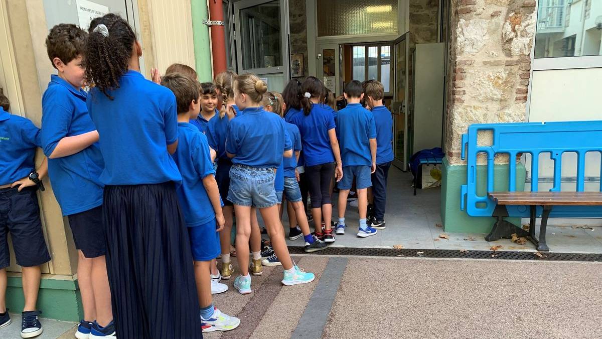 uniforme scolaire arret